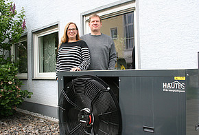 Familie Krüger mit ihrer neuen Luft-Wasser-Wärmepumpe
